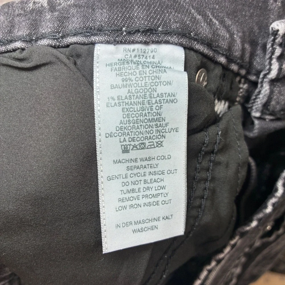 True Religion Ricky Jean Shorts Men 34x12 Black Acid Wash Distressed Denim Jorts - Picture 7 of 7